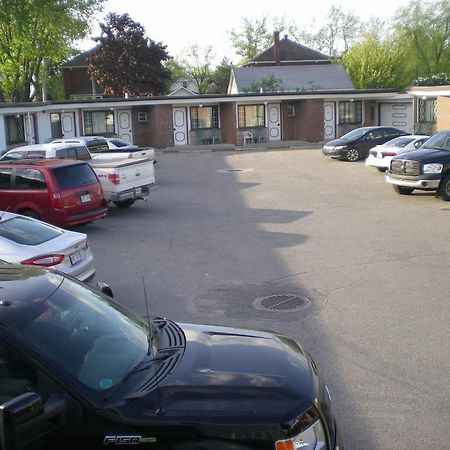 Motel Seigneurie De Vaudreuil Eksteriør bilde