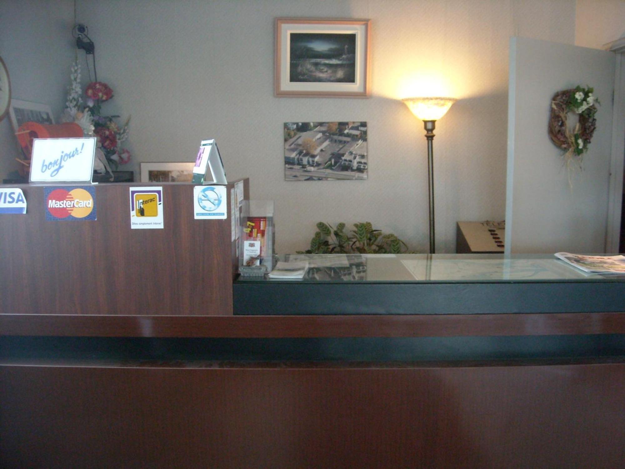 Motel Seigneurie De Vaudreuil Eksteriør bilde