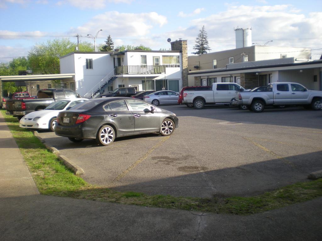 Motel Seigneurie De Vaudreuil Eksteriør bilde